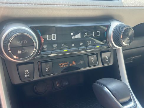 Used 2022 Toyota RAV4 XLE Premium FWD image 27