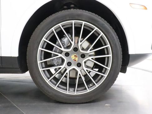 Used 2020 Porsche Cayenne AWD/4WD image 45