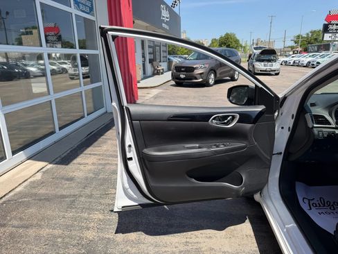 Used 2019 Nissan Sentra SV FWD image 9