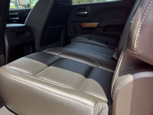 Used 2019 Chevrolet Silverado 2500 LTZ AWD/4WD image 4