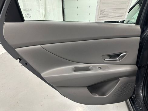 Used 2025 Hyundai Elantra SEL FWD image 39