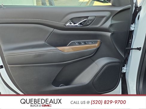 Used 2023 GMC Acadia SLE w/ Elevation Edition FWD image 9