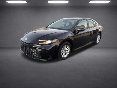 Used 2025 Toyota Camry LE FWD image 33