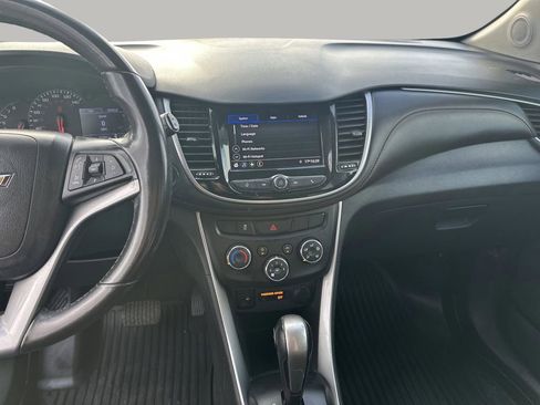 Used 2020 Chevrolet Trax LT w/ LT Convenience Package image 16