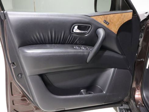 Used 2022 Nissan Armada SL w/ Captain's Chairs Package AWD/4WD image 13