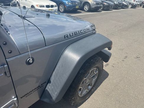 Used 2017 Jeep Wrangler Unlimited Rubicon w/ Connectivity Group AWD/4WD image 34