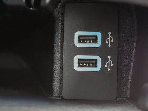 Used 2018 Ford Edge Titanium image 24