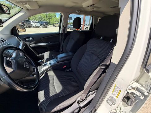 Used 2020 Dodge Journey SE w/ SE Popular Equipment Group FWD image 18