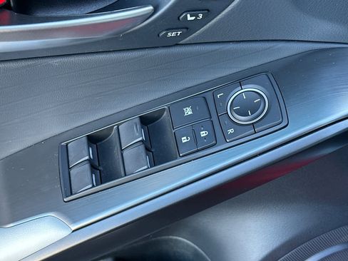 Used 2023 Lexus IS 500 image 13