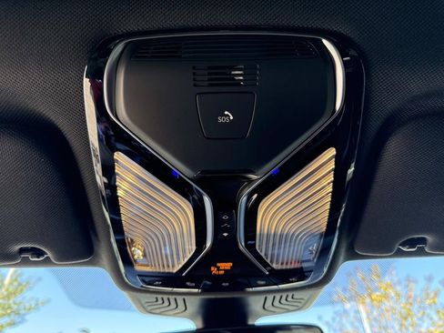 Used 2022 BMW 750i xDrive w/ Executive Package image 48