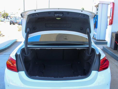 Used 2018 BMW M4 Coupe RWD image 35