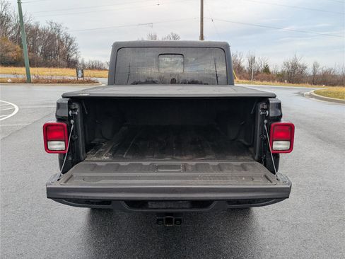 Used 2021 Jeep Gladiator Sport image 13