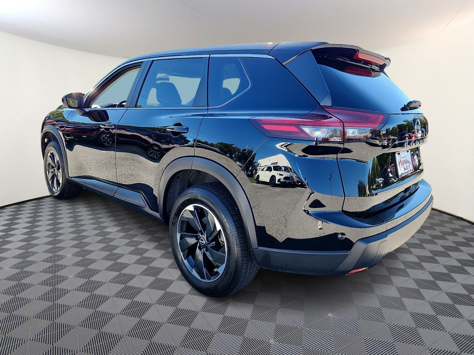 Used 2025 Nissan Rogue SV AWD/4WD image 4