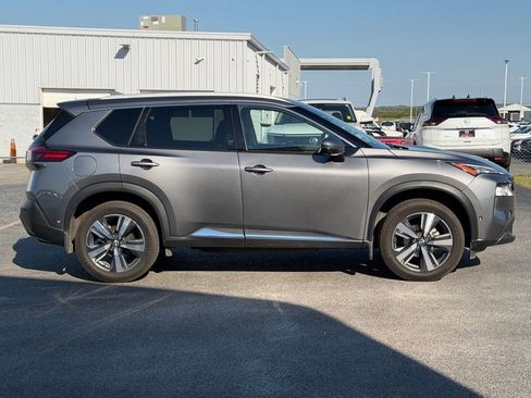 Used 2023 Nissan Rogue SL w/ SL Premium Package image 4