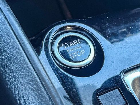 Used 2022 Nissan Versa SV w/ Trunk Package image 31