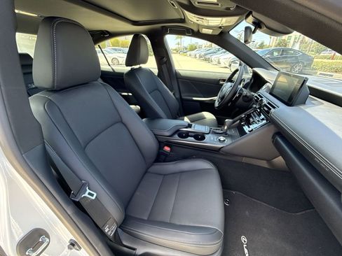 Used 2025 Lexus IS 350 F Sport RWD image 16