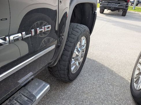 Used 2019 GMC Sierra 2500 Denali w/ Duramax Plus Package AWD/4WD image 12