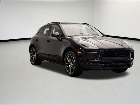 Used 2025 Porsche Macan image 7