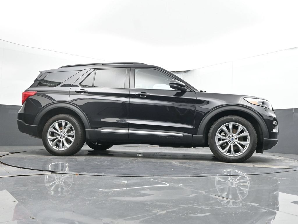 Used 2024 Ford Explorer XLT w/ Equipment Group 202A AWD/4WD image 49
