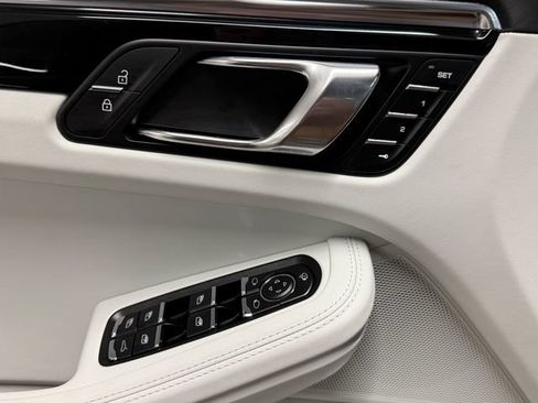 Certified 2026 Porsche Macan AWD/4WD image 36