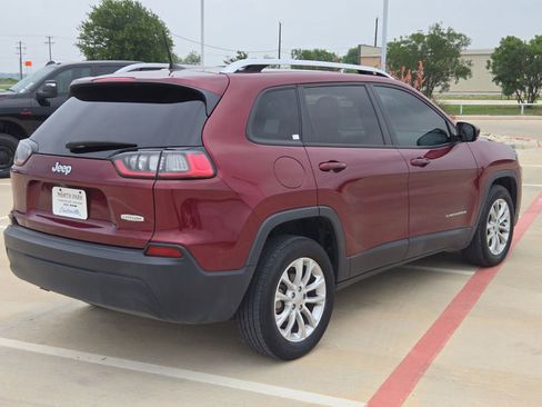 Used 2021 Jeep Cherokee Latitude FWD image 3