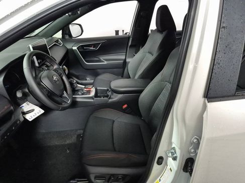 New 2025 Toyota RAV4 SE image 9