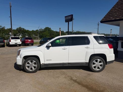 Used 2017 GMC Terrain SLE w/ Convenience Package AWD/4WD image 3