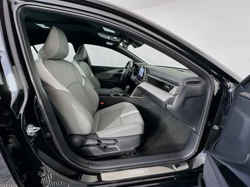 Used 2025 Toyota Camry SE image 27