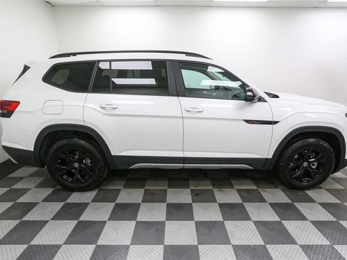 New 2026 Volkswagen Atlas Peak Edition image 8