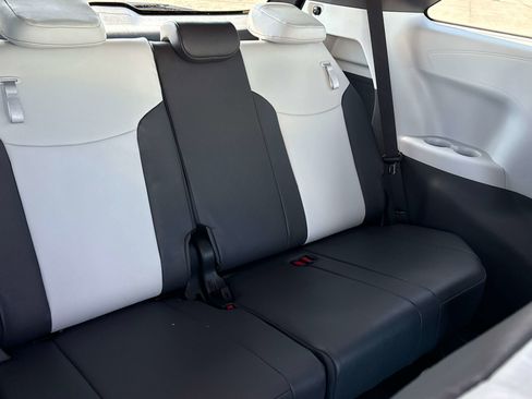 Used 2024 Toyota Sienna XSE FWD image 22