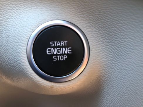 Used 2023 Volvo XC40 B5 Ultimate w/ Protection Package Premier image 24