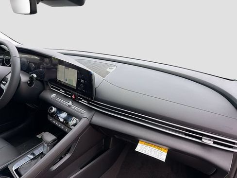Certified 2026 Hyundai Elantra Limited FWD image 31
