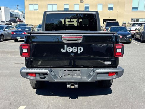 Used 2020 Jeep Gladiator Overland image 3