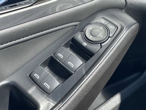 Used 2022 Chevrolet Traverse LT image 17