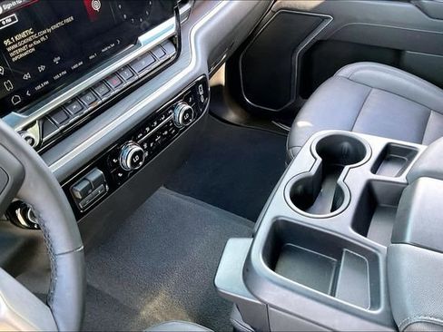 Used 2025 GMC Sierra 1500 SLT image 13