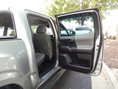 Used 2018 Toyota Tacoma SR w/ SR Convenience Package RWD image 38