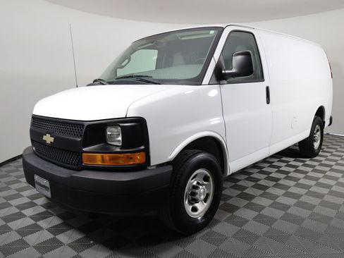 Used 2016 Chevrolet Express 2500 RWD image 5