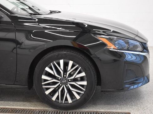 Used 2025 Nissan Altima 2.5 SV FWD image 13