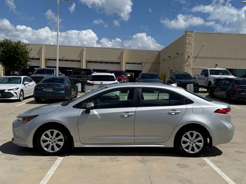 Used 2025 Toyota Corolla LE FWD image 7