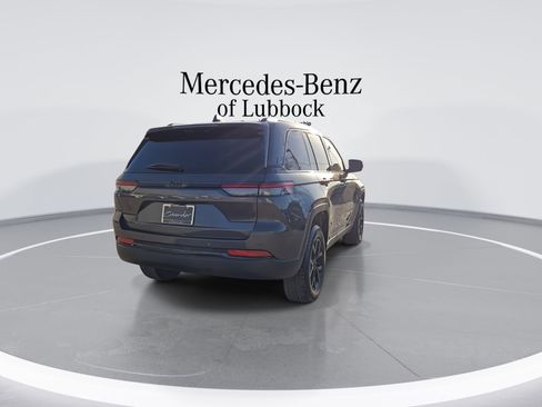 Used 2025 Jeep Grand Cherokee Altitude image 7