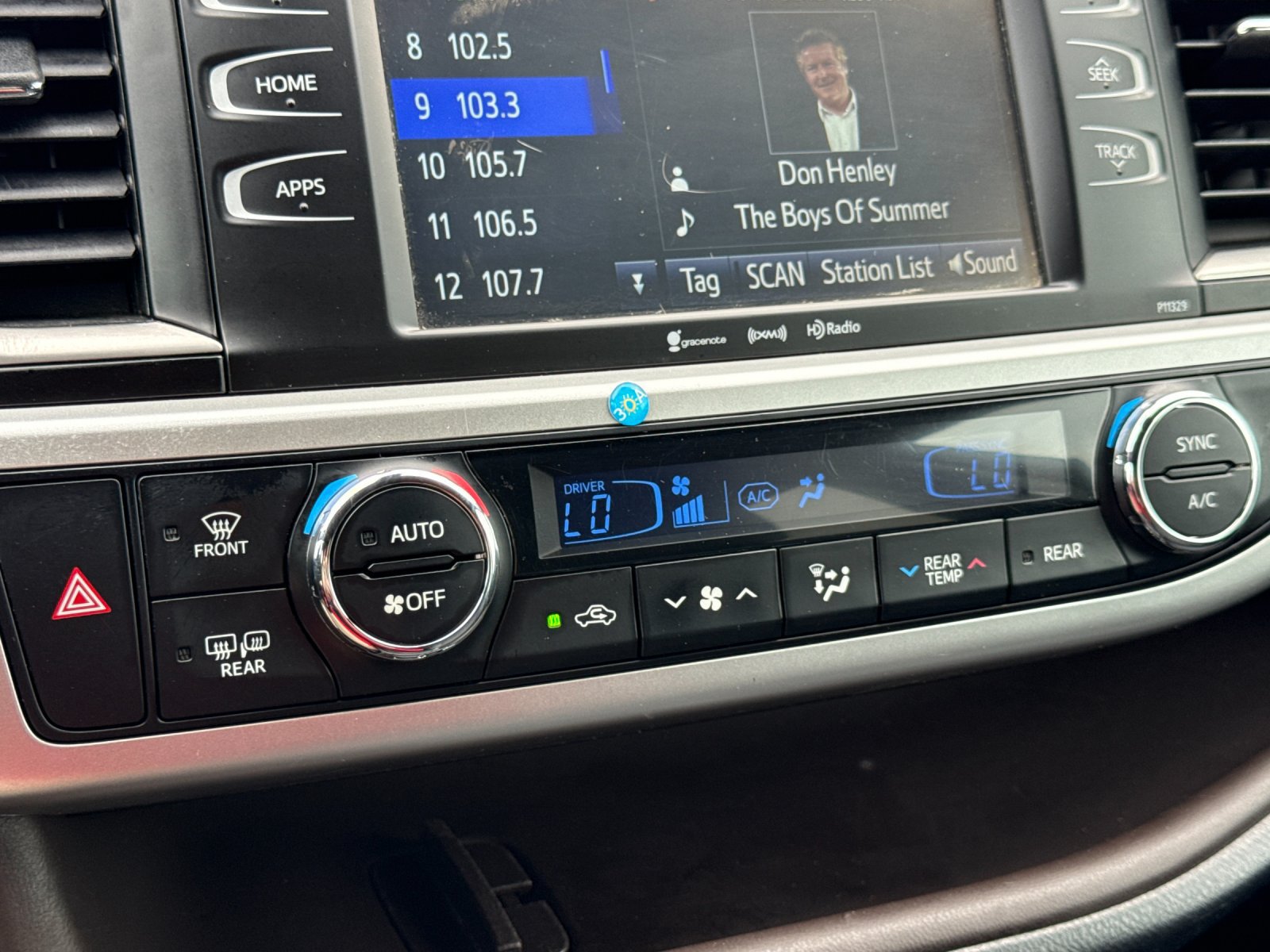 Used 2017 Toyota Highlander Plus AWD/4WD image 16