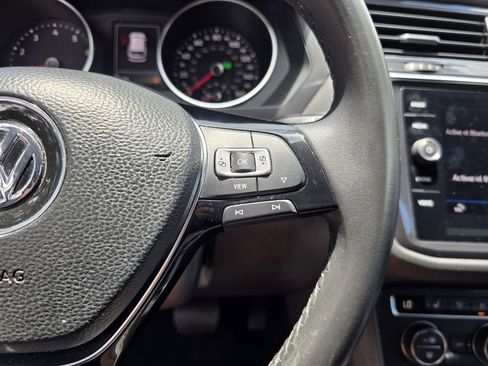 Used 2020 Volkswagen Tiguan SE FWD image 25