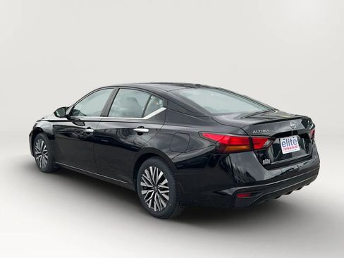 Used 2024 Nissan Altima 2.5 SV image 7
