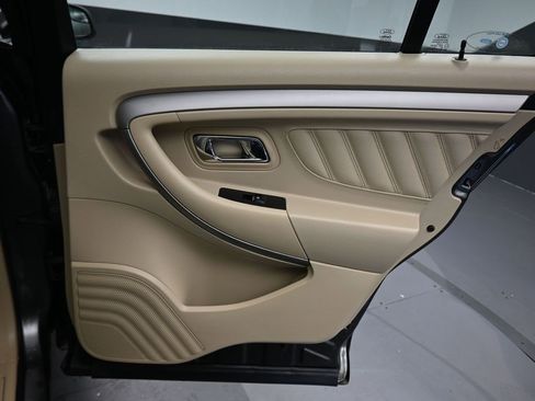 Used 2018 Ford Taurus SE image 31