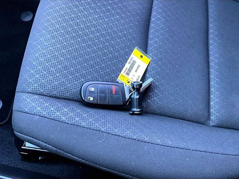 Certified 2021 Jeep Grand Cherokee Laredo image 31