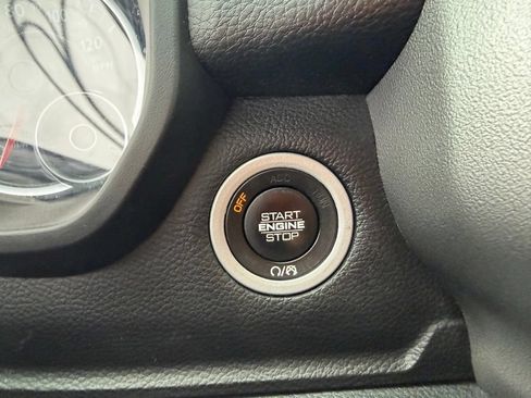 Used 2019 RAM 1500 Big Horn AWD/4WD image 32