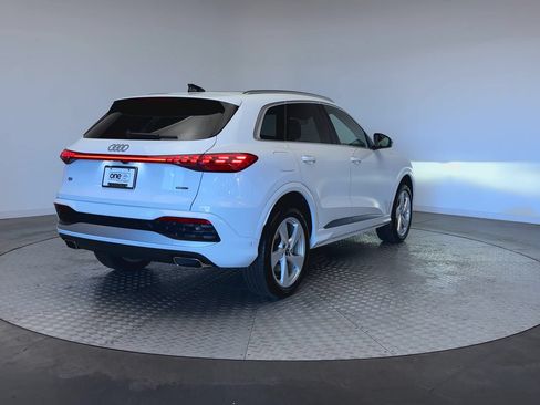 Used 2025 Audi Q5 Premium Plus w/ Premium Plus AWD/4WD image 8