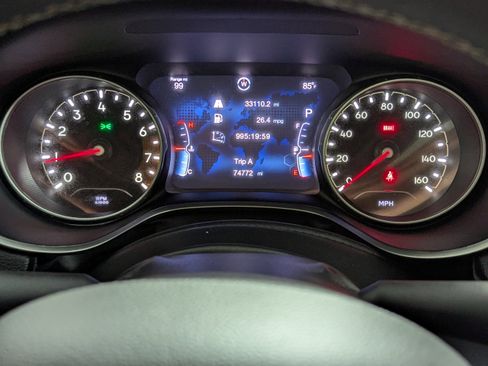 Used 2021 Jeep Compass Latitude FWD image 15