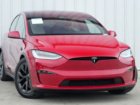 Used 2023 Tesla Model X Standard Range image 4