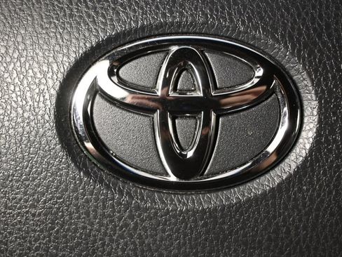Used 2022 Toyota Venza XLE AWD/4WD image 37